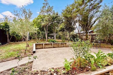 Photo of property in 79 Kaurilands Road, Titirangi, Auckland, 0604