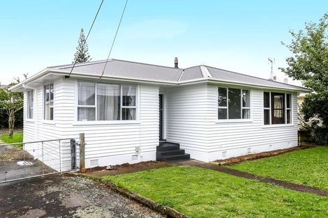 Photo of property in 19 Rospeath Crescent, Spotswood, New Plymouth, 4310