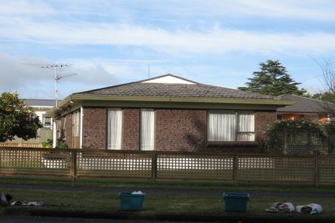 Photo of property in 2/8 South Street, Papakura, 2110