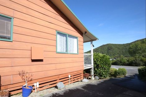 Photo of property in 246 Waikawa Road, Waikawa, Picton, 7220