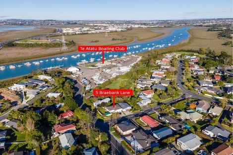 Photo of property in 5 Braebank Lane, Te Atatu South, Auckland, 0610