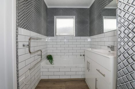 Photo of property in 28 Pukehangi Road, Pukehangi, Rotorua, 3015