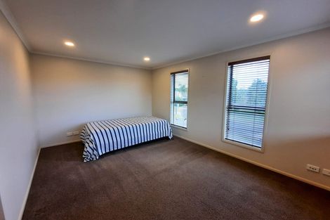 Photo of property in 10 Newbury Place, Schnapper Rock, Auckland, 0632