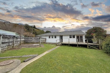 Photo of property in 1 Gribble Grove, Stokes Valley, Lower Hutt, 5019
