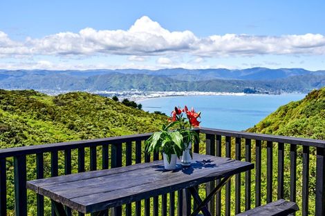 Photo of property in 16b Fernhaven Grove, Newlands, Wellington, 6037