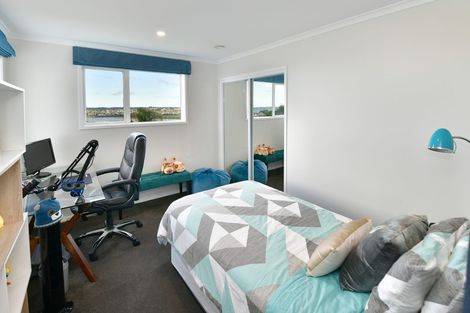 Photo of property in 36 Manhattan Rise, Orewa, 0931