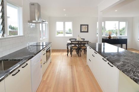 Photo of property in 1/694 East Coast Road, Pinehill, Auckland, 0632