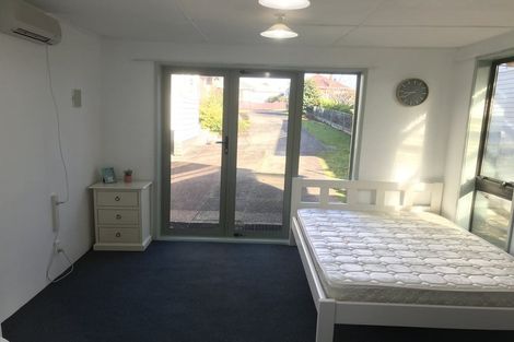 Photo of property in 16 Tiki Street, New Lynn, Auckland, 0600