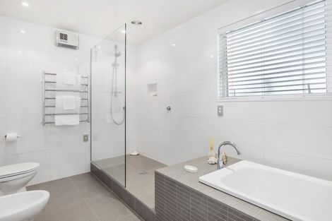 Photo of property in 34 Marine Parade, Macandrew Bay, Dunedin, 9014