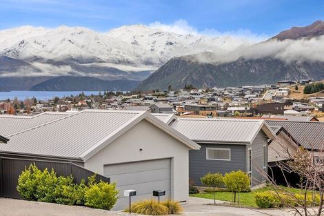 Photo of property in 8 The Heights Avenue, Wanaka, 9305