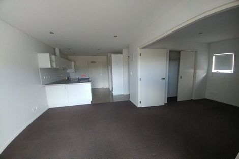 Photo of property in 4d/60 Masons Road, Oteha, Auckland, 0632