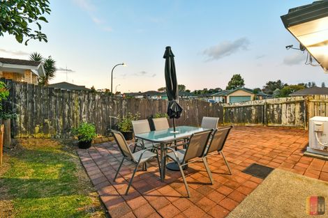Photo of property in 51 Castlefinn Drive, Weymouth, Auckland, 2103