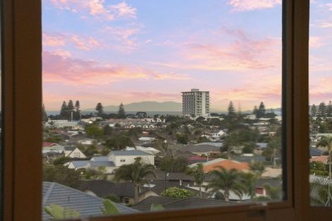 Photo of property in 123 Grovenor Drive, Orewa, 0931