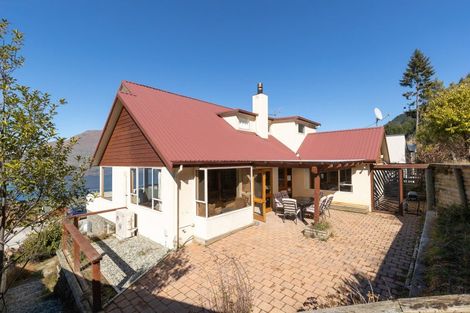 Photo of property in 141 Wynyard Crescent, Fernhill, Queenstown, 9300