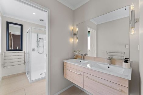 Photo of property in 230 Harbourside Drive, Karaka, Papakura, 2113