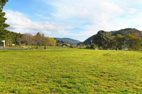 Photo of property in 5 Twin Lakes Road, Te Marua, Upper Hutt, 5018