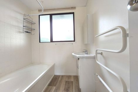 Photo of property in 2/21 Sarajevo Place, Massey, Auckland, 0614