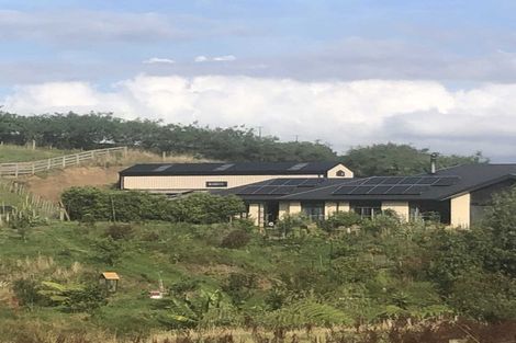 Photo of property in 2 Te Ara Karoiroa Road, Hurford, New Plymouth, 4374