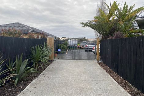 Photo of property in 2/9 Ingleby Place, Kelston, Auckland, 0602