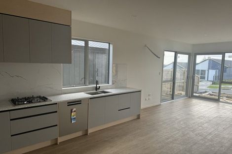 Photo of property in 37 Horokaka Street, Massey, 0614