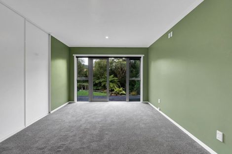 Photo of property in 82 Wairau Road, Oakura, 4314
