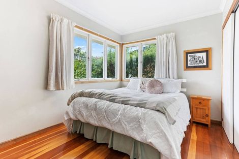 Photo of property in 43 Neil Avenue, Te Atatu Peninsula, Auckland, 0610