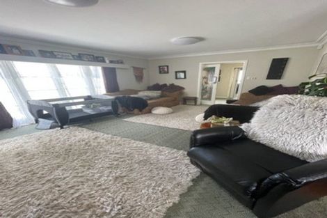 Photo of property in 6 Marlene Avenue, Te Atatu South, Auckland, 0610