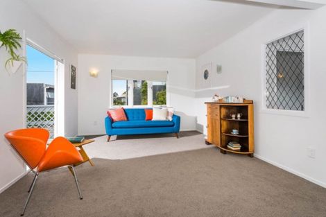 Photo of property in 1/51 Browns Bay Road, Browns Bay, Auckland, 0630