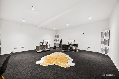 Photo of property in 6 Walker Road, Henderson Valley, Auckland, 0612