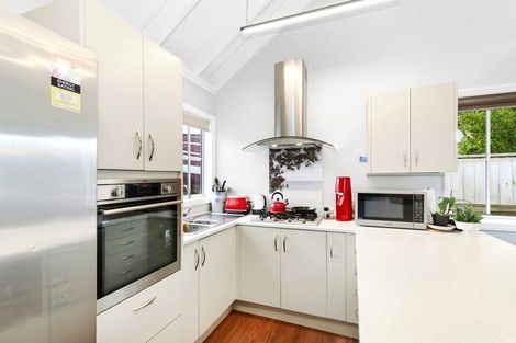 Photo of property in 74 Kiwi Crescent, Tawa, Wellington, 5028