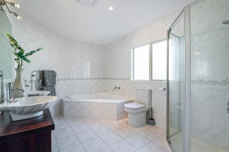 Photo of property in 6 Kittiwake Drive, Schnapper Rock, Auckland, 0632