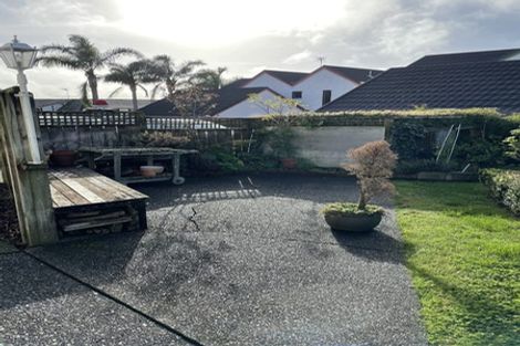 Photo of property in 2/24 Cherub Place, West Harbour, Auckland, 0618