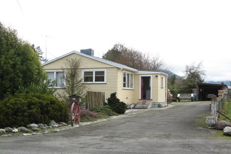 Photo of property in 33 Hotham Street, Murchison, 7007