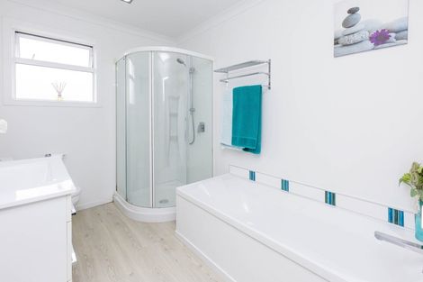 Photo of property in 4 Citrine Grove, Timberlea, Upper Hutt, 5018