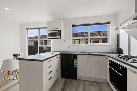 Photo of property in 12 Resolution Place, Bryndwr, Christchurch, 8053