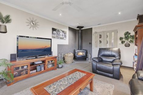 Photo of property in 4 Strachan Place, Rangiora, 7400