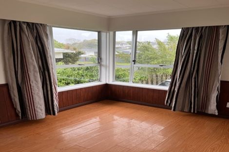 Photo of property in 17 Salamanca Road, Sunnynook, Auckland, 0620