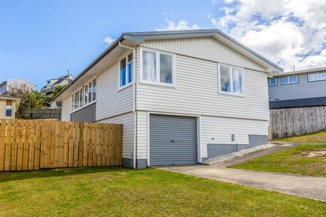 Photo of property in 17 Sombrero View, Ascot Park, Porirua, 5024