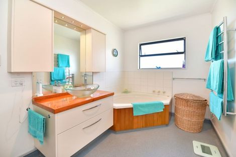 Photo of property in 1026 Whangaparaoa Road, Tindalls Beach, Whangaparaoa, 0930