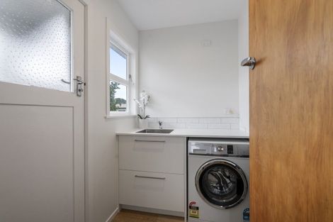 Photo of property in 3 Blenheim Place, Vogeltown, New Plymouth, 4310