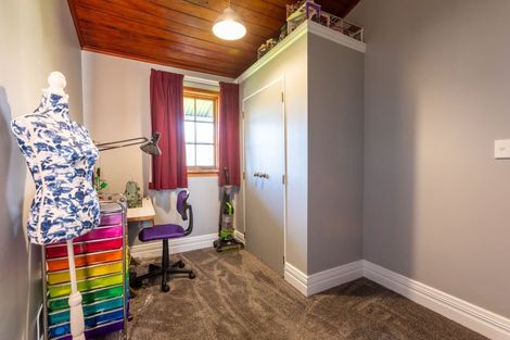 Photo of property in 16 Ross Street, Woodville, 4920