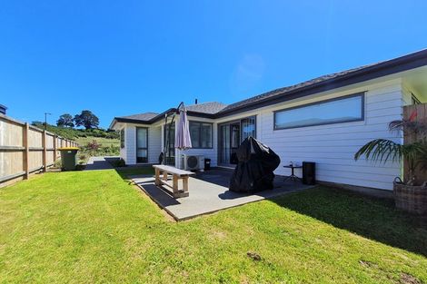 Photo of property in 117 Karepiro Drive, Stanmore Bay, Whangaparaoa, 0932