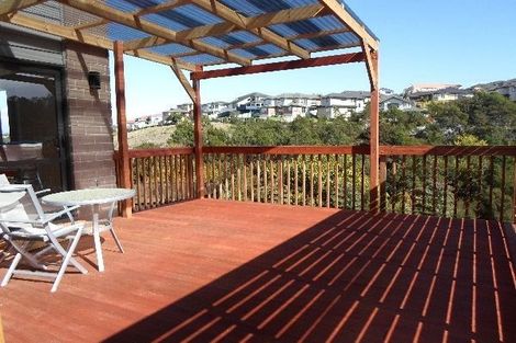 Photo of property in 20 Lakeridge Close, Northcross, Auckland, 0632