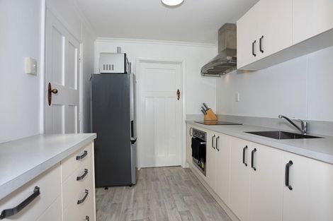 Photo of property in 1 Frood Street, Bulls, 4818