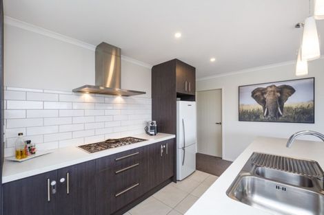 Photo of property in 32 Silicon Way, Fitzherbert, Palmerston North, 4410