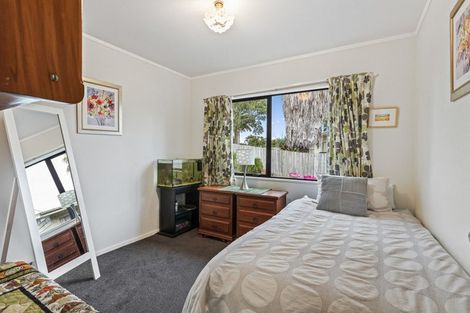 Photo of property in 2/3 Lantana Road, Green Bay, Auckland, 0604