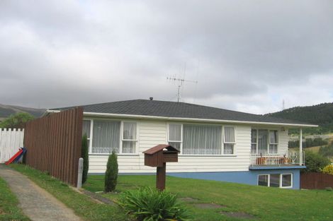 Photo of property in 5 Florio Terrace, Tawa, Wellington, 5028