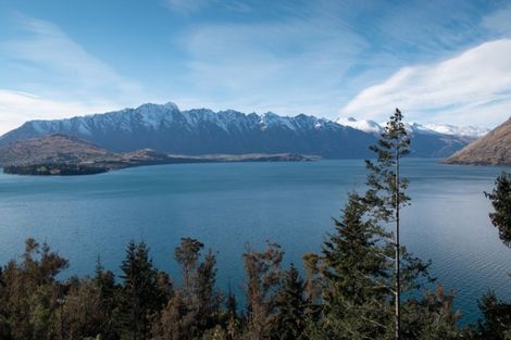 Photo of property in 34 Mckerrow Place, Sunshine Bay, Queenstown, 9300