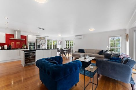 Photo of property in 2 King Richard Place, Browns Bay, Auckland, 0630