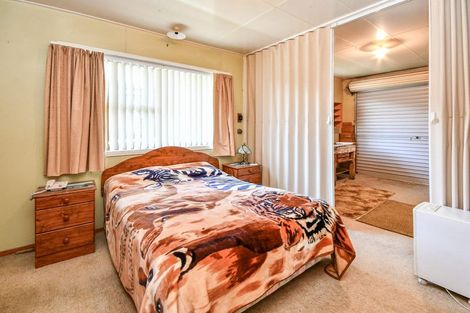 Photo of property in 11 Mcleod Road, Weymouth, Auckland, 2103